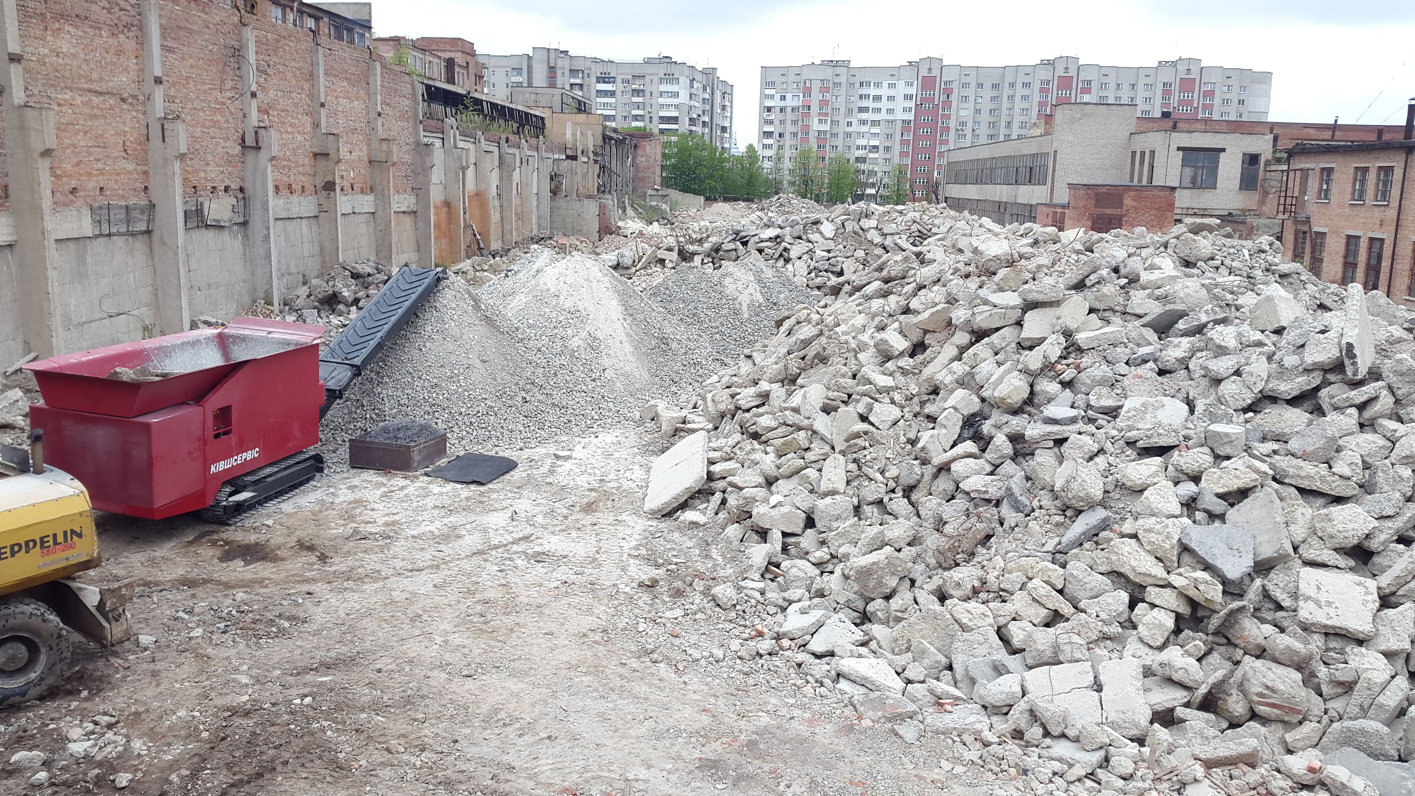 ../../img/product/kivshservice/shrder_k_600/kivshservce_podribnyuvach_k_600_bruht_kamin_beton_shredder_foto6.jpg