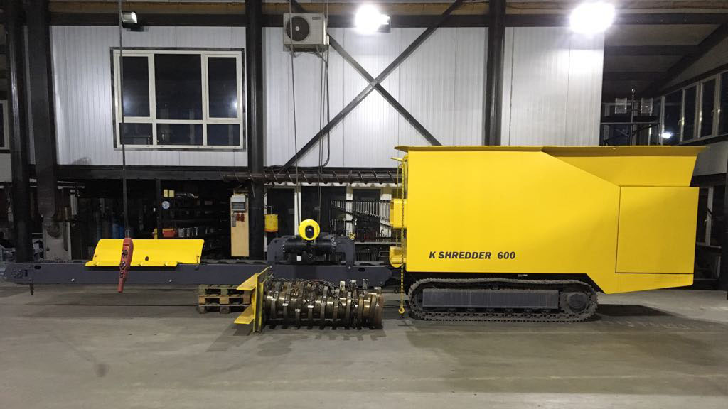 ../../img/product/kivshservice/shrder_k_600/kivshservce_podribnyuvach_k_600_bruht_kamin_beton_shredder_foto7.jpg